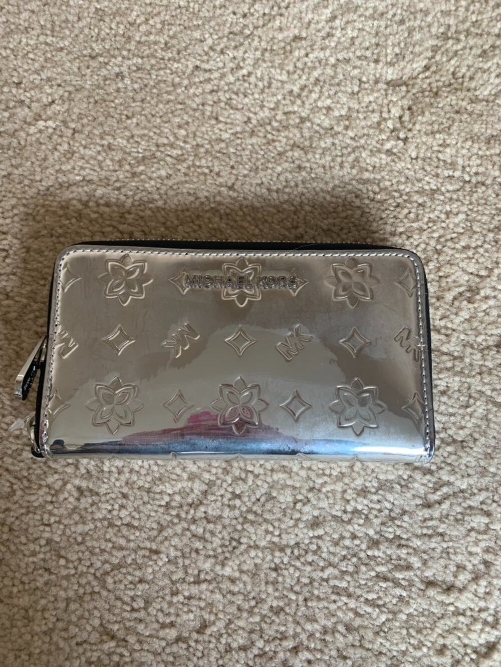 Michael Kors Jet Set Travel Wristlet, Metallic Logo, style 35H9STVE3Z, NWT
